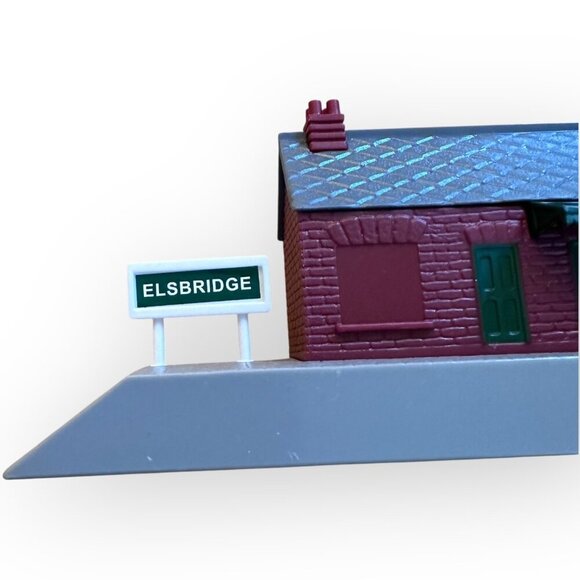 Thomas & Friends Christmas Motorized Train Set w Elsbridge Station Bridge - Picture 4 of 16